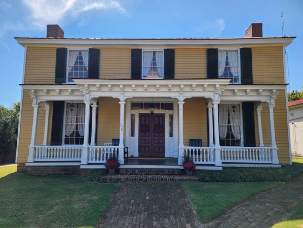 Beautiful 3 bedroom Historic home in Milton, NC.