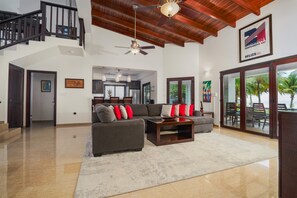 Castaway Villa - 4 Bedroom Beachfront Villa (4158)