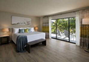 Unit with 1 King size bed. Exact unit will be assigned upon arrival. Views, colors and decor may vary.