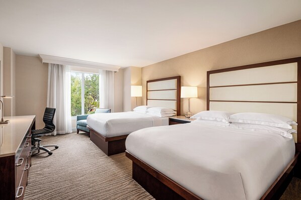 Unit with 2 Queen size beds. Exact unit will be assigned upon arrival. Views, colors and decoration may vary. Comfortable King size bed!