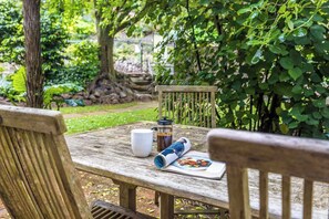 Maybe a coffee outside (please note pool & common gardens are not available for guests use)