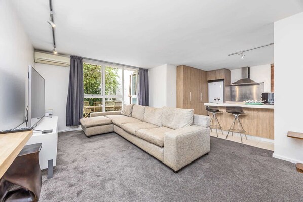 Spacious sunny apartment