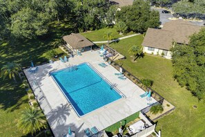 Greenbriar I Community | Outdoor Pool | Tennis Courts