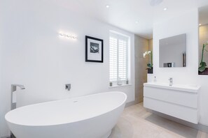 Main bathroom