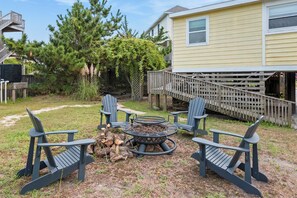 HIAV04: Big Kahuna | Backyard w/ Fire Pit
