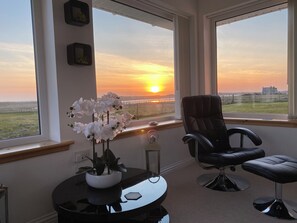Lounge South West Facing