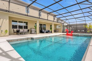 Private Swimming Pool and Hot Tub