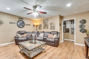 Living Room | Single-Story Home | Gas Heating | Smart TV w/ Cable