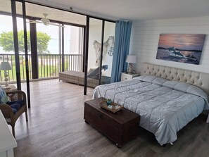 King size comfortable bed with memory foam mattress