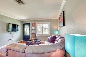 Living Room | Central Heating & A/C | TV | Free WiFi | Single-Story Home