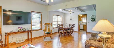 Lineville Vacation Rental | 3BR | 2BA | 1 Step Required | 1,850 Sq Ft