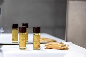 Bathroom amenities