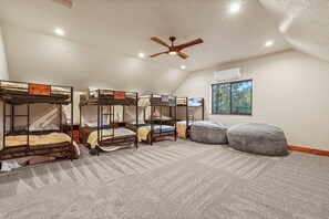 4 twin bunk beds