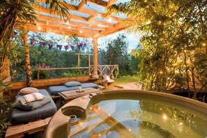 Bain à remous extérieur