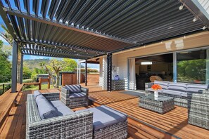 Outdoor seating (1)