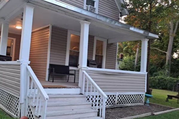 Welcome to Roo's Playhouse, a cozy apartment near the University of Akron