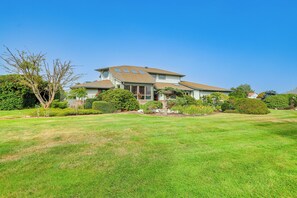 Exterior | 2 Mi to Seashore