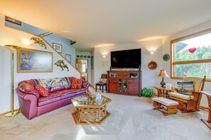 Living Room | Smart TV | Free WiFi | 1st Floor