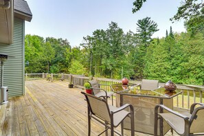 Deck | Central Heating & A/C | Free WiFi