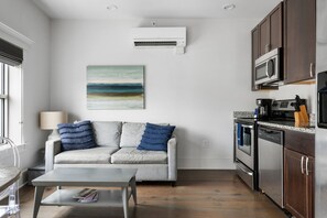 The Trio at 493 - 3 Suites - On King!
