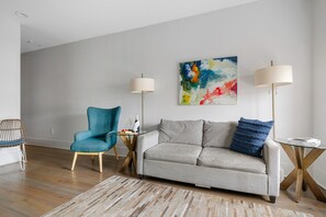 The Trio at 493 - 3 Suites - On King!