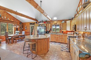 Spacious, fully-equipped kitchen