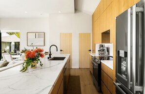 Cook like a chef in our fully stocked kitchen, complete with modern appliances, sleek countertops, and additional seating. It’s spacious, clean, and ready for anything from coffee mornings to group dinners.
