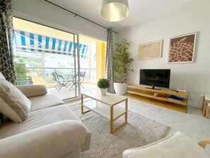Another picture of the lounge area with terrace access