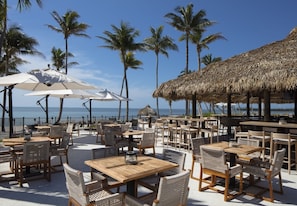 Tiki bar