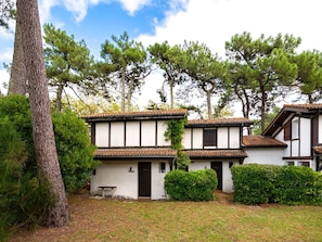 Nuage, Plante, Ciel, Propriété, Bâtiment, Fenêtre, Arbre, Lot Terre, Paysage Naturel, Bois