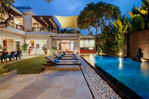 Private swimming pool 