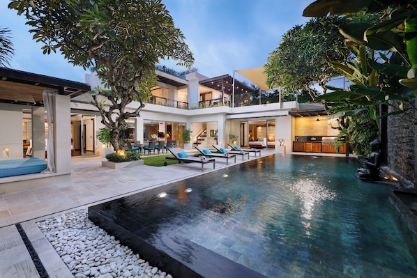 Private swimming pool 
