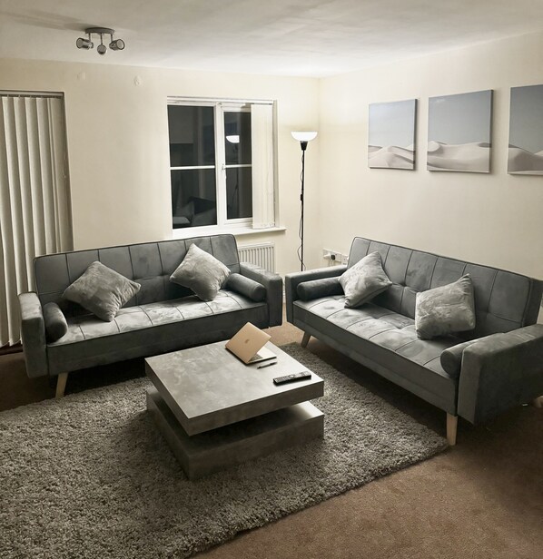 Living Room / Lounge