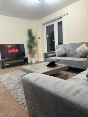 Living Room / Lounge