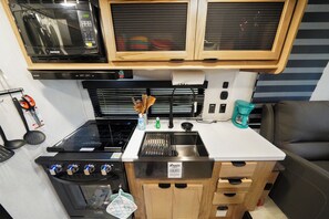 Full kitchen