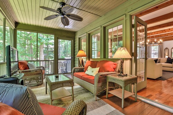 Bear Necessity - Screened in Porch