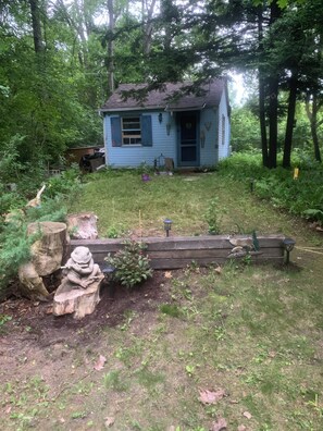 Parking here for two vehicles in front of the cabin.