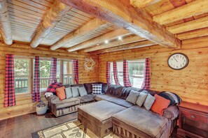 Living Room | 1st Floor | Free WiFi | Window A/C | Central Heating | Smart TV