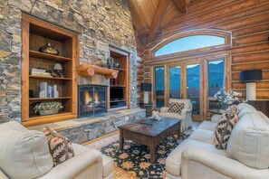 2.0-125-tristant-mountain-village-living-room2