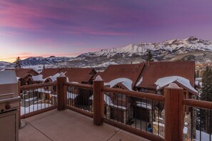 2.2-125-tristant-mountain-village-upper-balcony