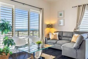 Living room with sleeper sofa (1)
