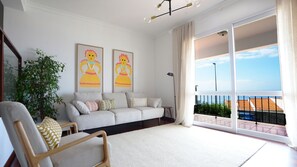 Enjoy your holidays while contemplating this oceanview on the living room #oceanview