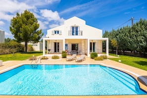 Beautiful villa with private pool and terrace