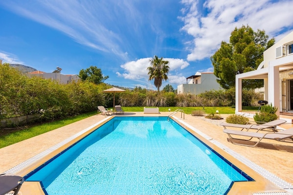Private pool and terrace