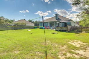 House Exterior | Private Yard | Volleyball Net | Cornhole