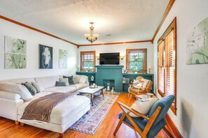 Living Area | Smart TV