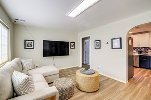 Living Room | Smart TV | Free WiFi