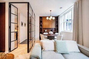 Lounge / Kitchen