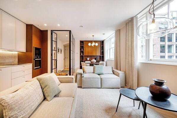 Lounge / Kitchen