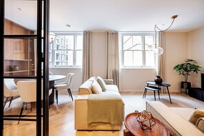 Lounge / Kitchen